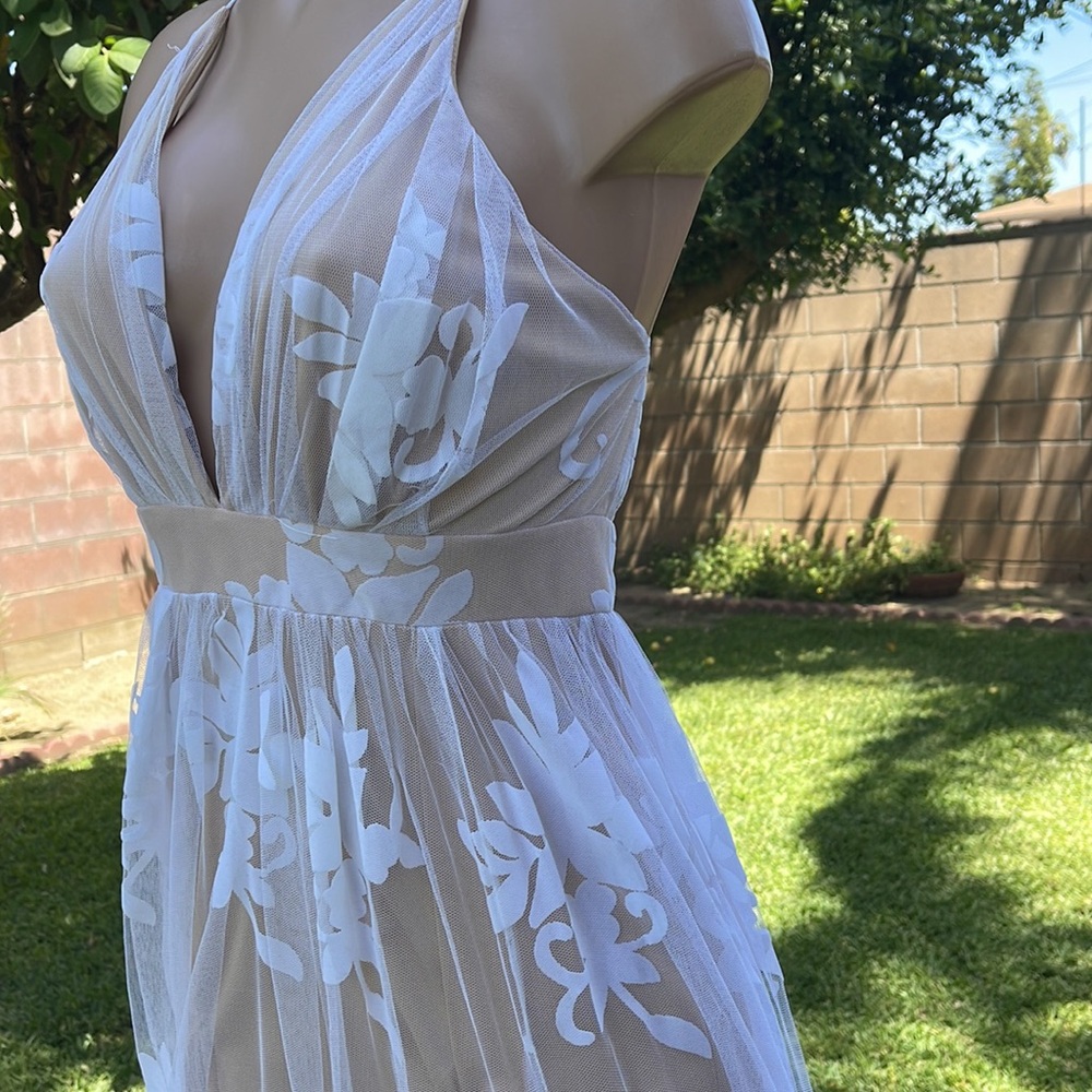 LilyFul Lace white Floral Overlay V-Neck Maxi sz MEDIUM womens Dress - Picture 5 of 16